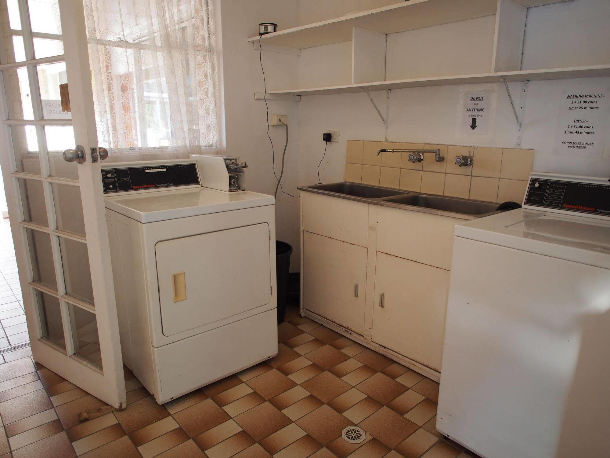 Windmill Motel Вуллонгонг Экстерьер фото